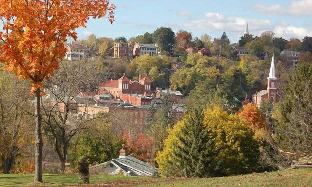 ~ Pristine Villa ~ King Bett, Kamin, Flachbildfernseher Weniger als ein Hotelzimmer! in Jo Daviess County