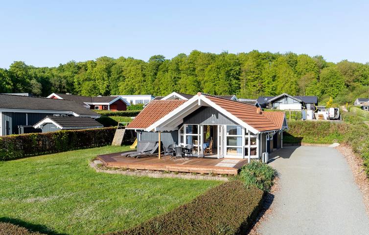 Ferienhaus für 6 Personen, mit Garten und Whirlpool sowie Sauna und Terrasse in Grønninghoved Strand