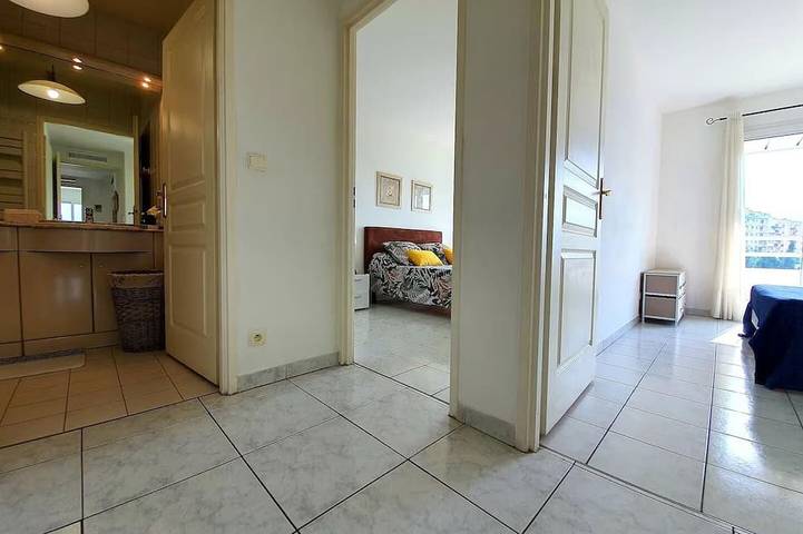 Gîte pour 4 personnes, avec balcon dans Gare D Antibes - 4