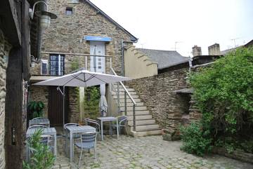 Maison d’hôte pour 3 personnes, avec terrasse, animaux acceptés à Lohéac