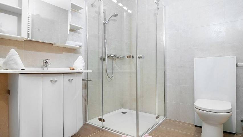 Ganze Ferienwohnung, Doppelzimmer Mittagskogel "bed&breakfast"  2-3 in Karawanken und Bachergebirge, Finkenstein am Faaker See