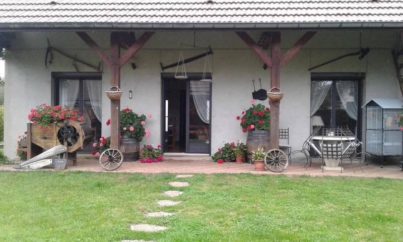 Chambre d’hôte pour 3 personnes, avec Terrasse ainsi que Jardin et Vue à Crotenay