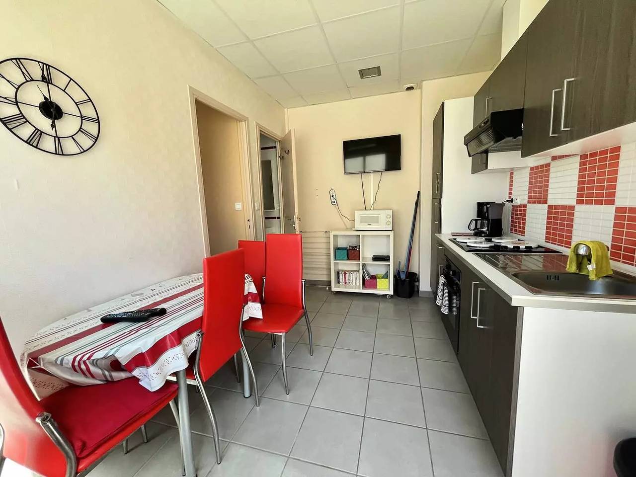 Apartamento entero, Apartamento con aire acondicionado para 2 personas 50m de la casa in Port-la-Nouvelle, Côte d'Améthyste