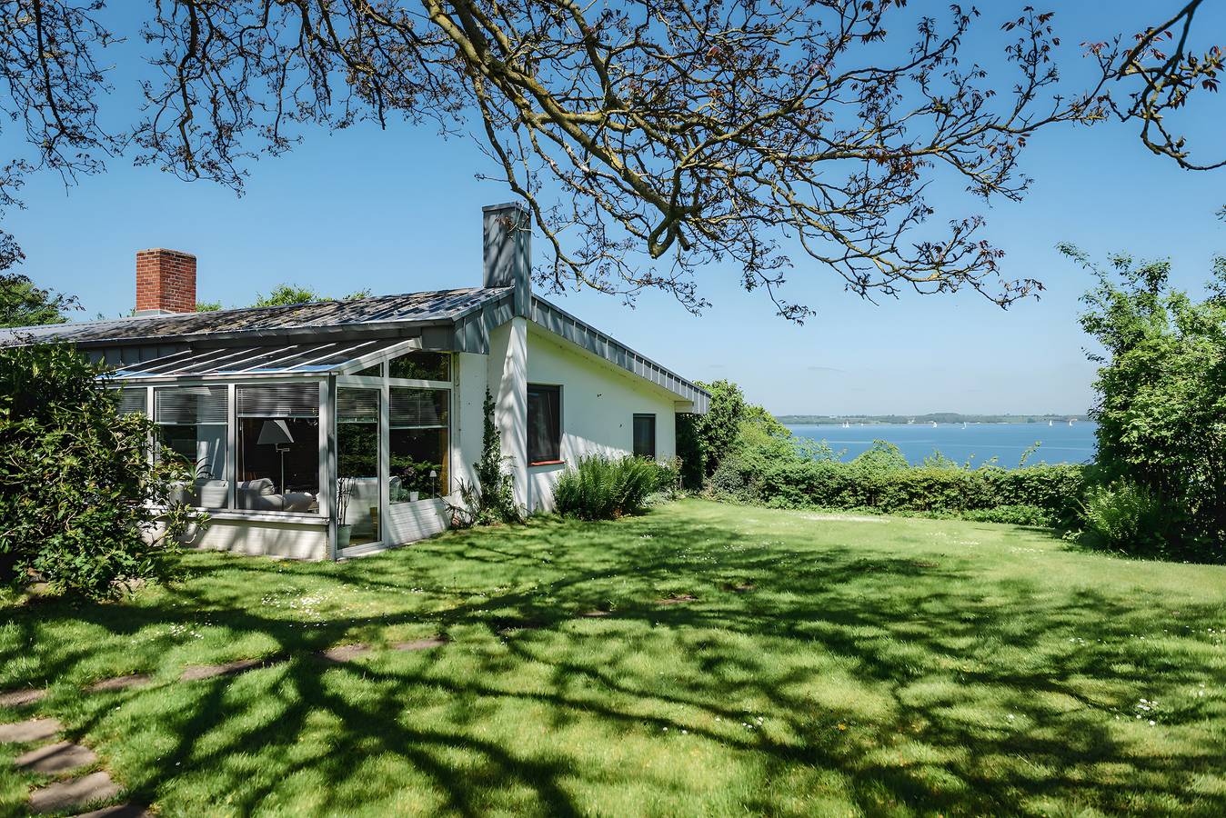 Holiday Home 'Hanghaus Am Meer' with Sea View, Private Terrace and Wi-Fi in Langballig, Flensburger Förde