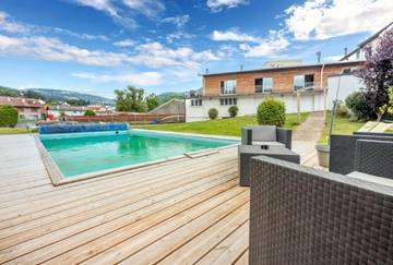 Gîte pour 14 personnes, avec piscine et balcon ainsi que jardin et jacuzzi dans les Vosges
