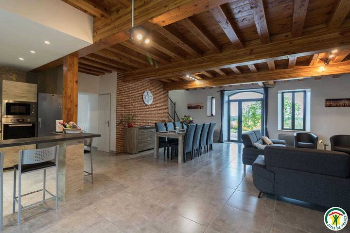 Gîte pour 8 personnes, avec terrasse ainsi que jardin et piscine à Aignes - 2