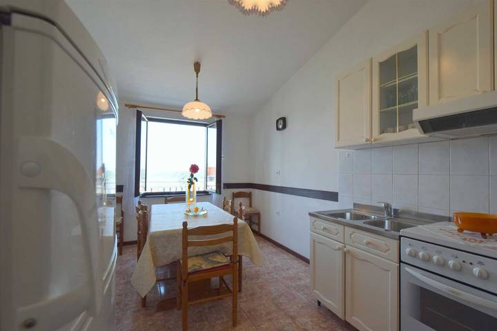 Ferienwohnung für 6 Personen, mit Balkon in Njivice - 4