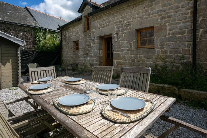 Location de vacances pour 10 personnes, avec jardin à Guern - 2