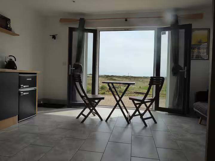 Entire apartment, Mistral Coastal Cabin - Dungeness, sleeps 2/3 - Pass the Keys in Dungeness, Kent