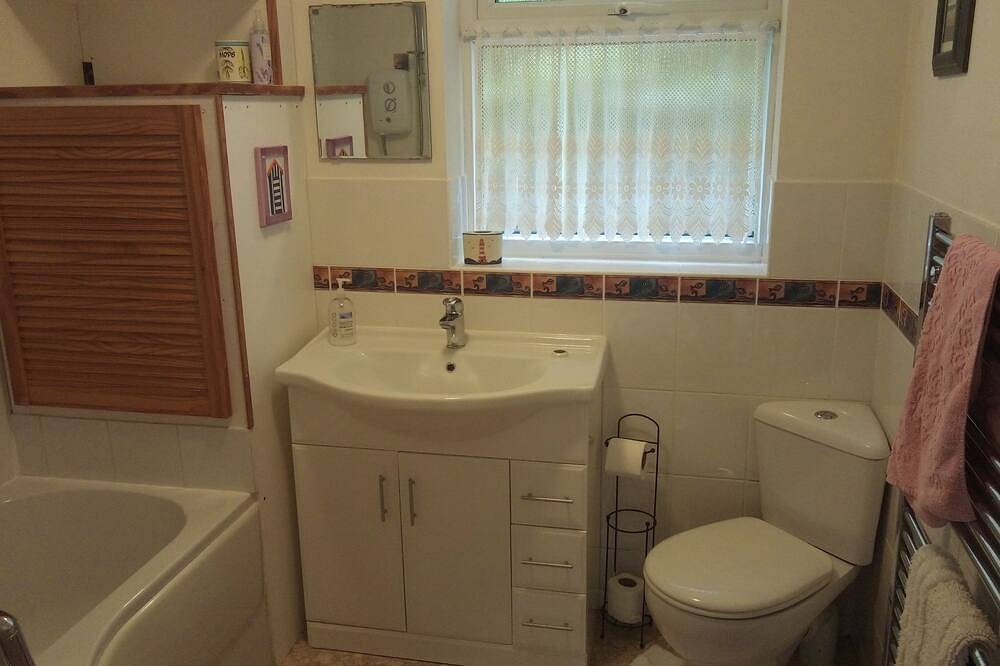 Family Friendly Comfortable Holiday Home in Trevone, Cornwall