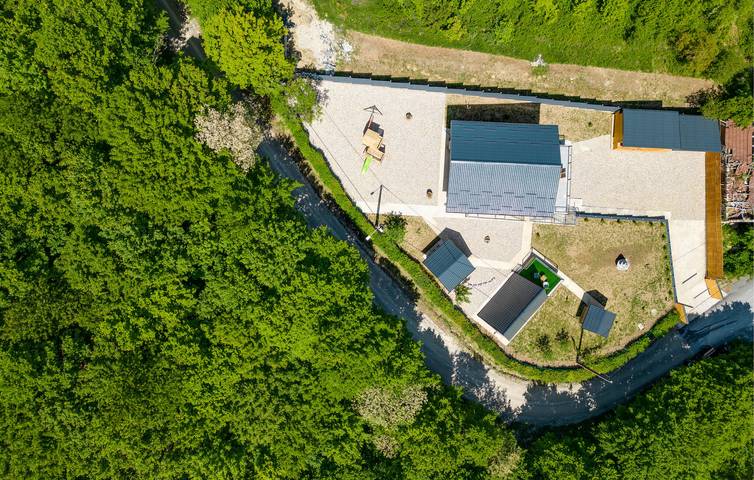 Charmante 158 m² große Wohnung mit Pool und Terrasse am Fluss Petrinjčica in Petrinja, Sisak-Moslavina