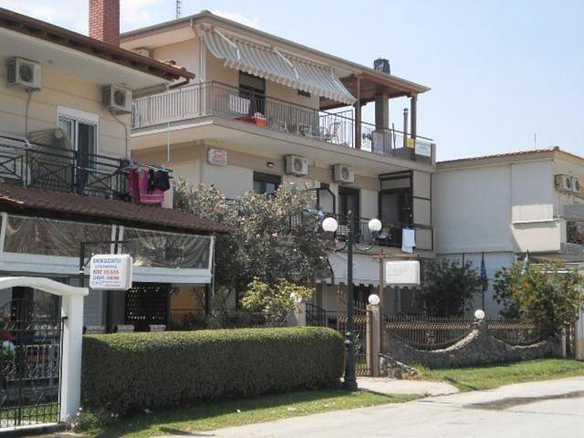 Gîte pour 3 personnes, avec vue et jardin, adapté aux familles dans Stavros - 2