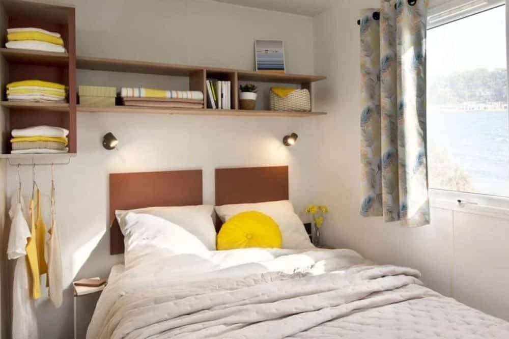 Camping 3 étoiles - Piscine - ccbaegh in Saint-Mitre-les-Remparts, Istres region