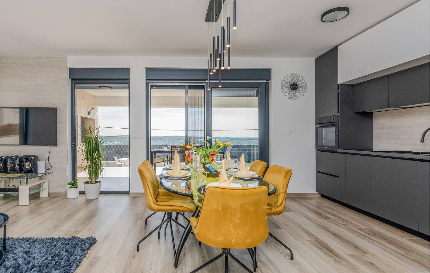 Holiday home for 6 people with garden in Podvršje, Ljubac