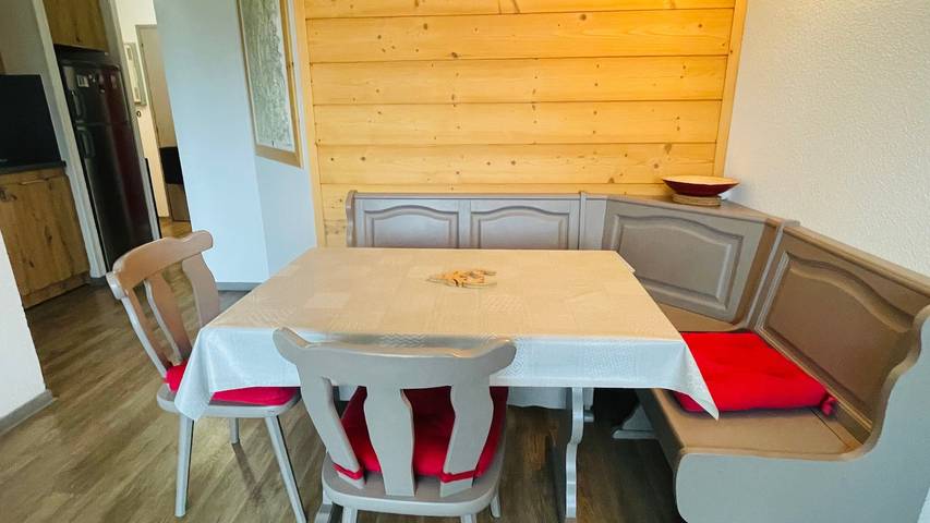 Apartamento entero, Apartamento 'T3 Charmant Au Pieds Des Pistes' con vistas a la montaña y balcón in Villard-de-Lans, Parc naturel régional du Vercors