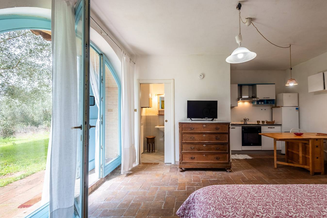 Geheel appartement, Appartement 'Nido Blu Loft' met gedeeld zwembad, privétuin en wifi in Siena, Provincie Siena