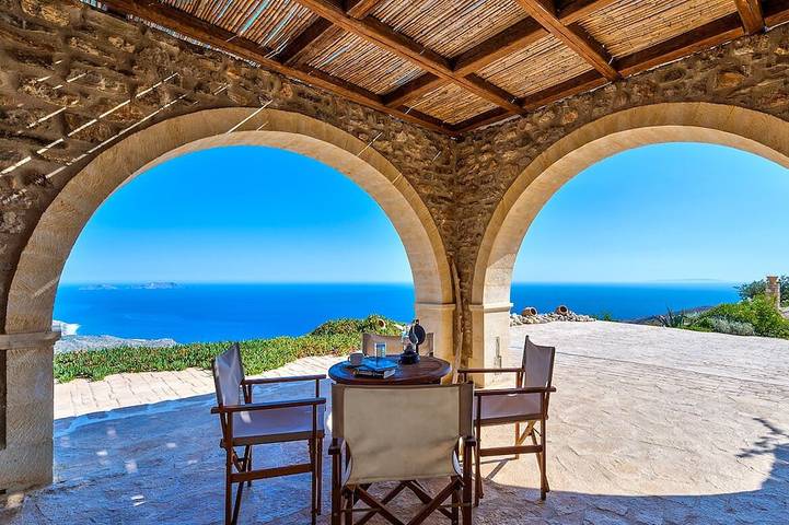 Location de vacances pour 9 personnes, avec Balcon et Jardin dans Triopetra