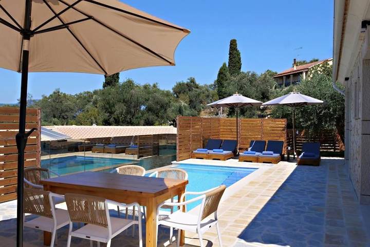 Gîte pour 5 personnes, avec jardin ainsi que piscine et vue, adapté aux familles dans Liapádes - 2