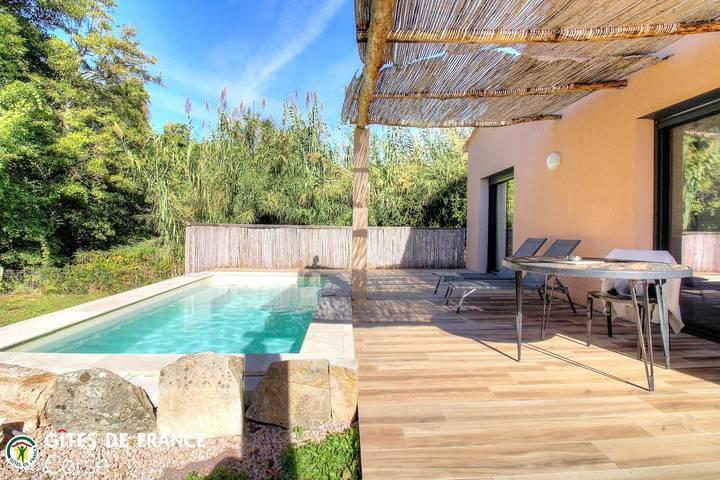 Gîte pour 2 personnes, avec jardin ainsi que piscine et vue - 1