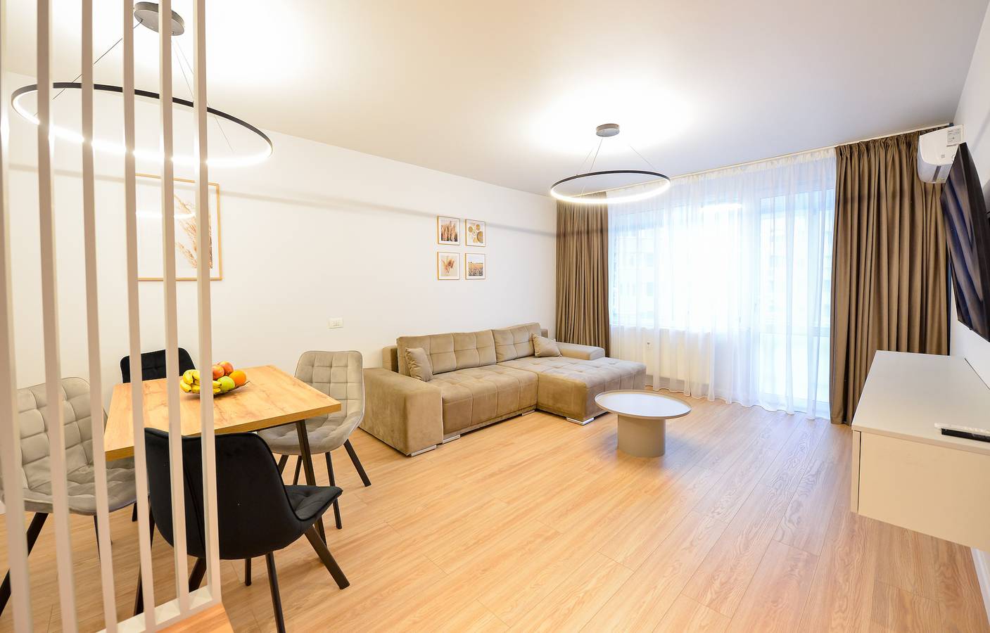 Entire apartment, Twin Ii Apartment - One Bedroom - Cismigiu Gardens in Bucharest, Romania