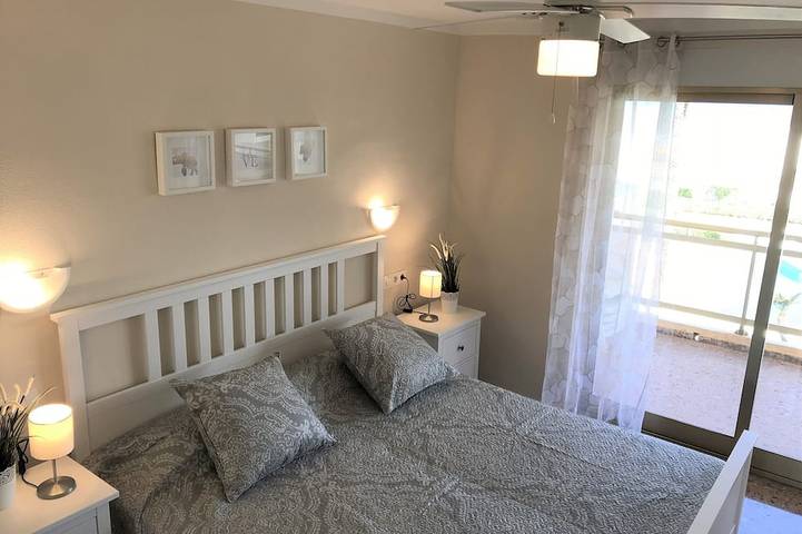 Appartement entier, 1ªLínie! Directement sur la plage, vue sur la mer, piscine, air conditionné, WIFI, ville à proximité in El Palmar, Costa Blanca