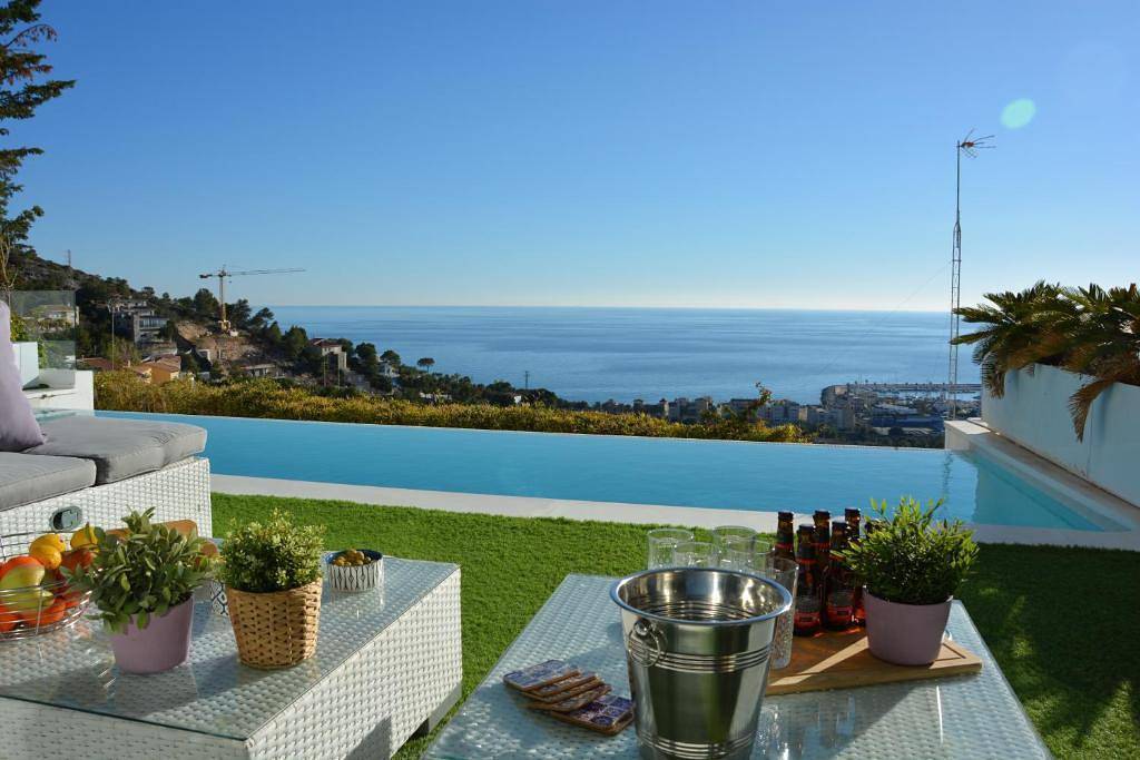 Villa Bianca   High Design   Amaizing View  10 min walk Sitges Beaches Indoor Pool Heated  Very calm Area in Sitges, Garraf