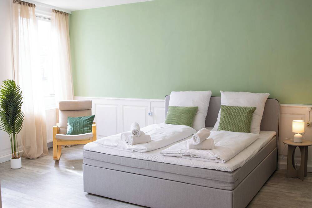 Ganze Wohnung, 140 qm Wohnung für 6-10 Personen, großer Wohn-/Essbereich & Garage, Zentrum in Gernsbach, Nordschwarzwald