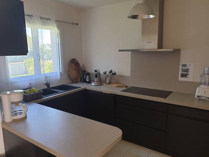 Geräumiges Ferienhaus mit Garten, nahe Strand und WLAN in Le Bernard, Vendée