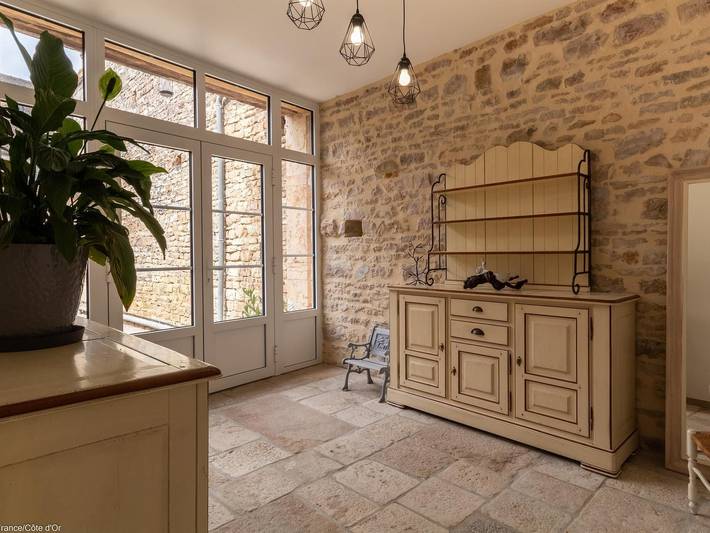 Charmantes Erdgeschoss-Cottage in Pommard mit Privatem Hof und Parkplatz in Pommard, Beaune und Umgebung
