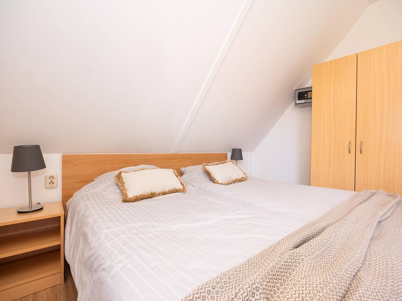 Freistehendes Gruppenhaus für 12 Personen mit Gartenzimmer und Holzofen in Ijsselmeer