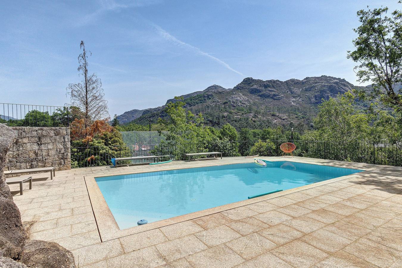 Ferienhaus 'Casa do Chapim' mit Bergblick, Wlan und Klimaanlage in Campo do Gerês, Braga Distrikt