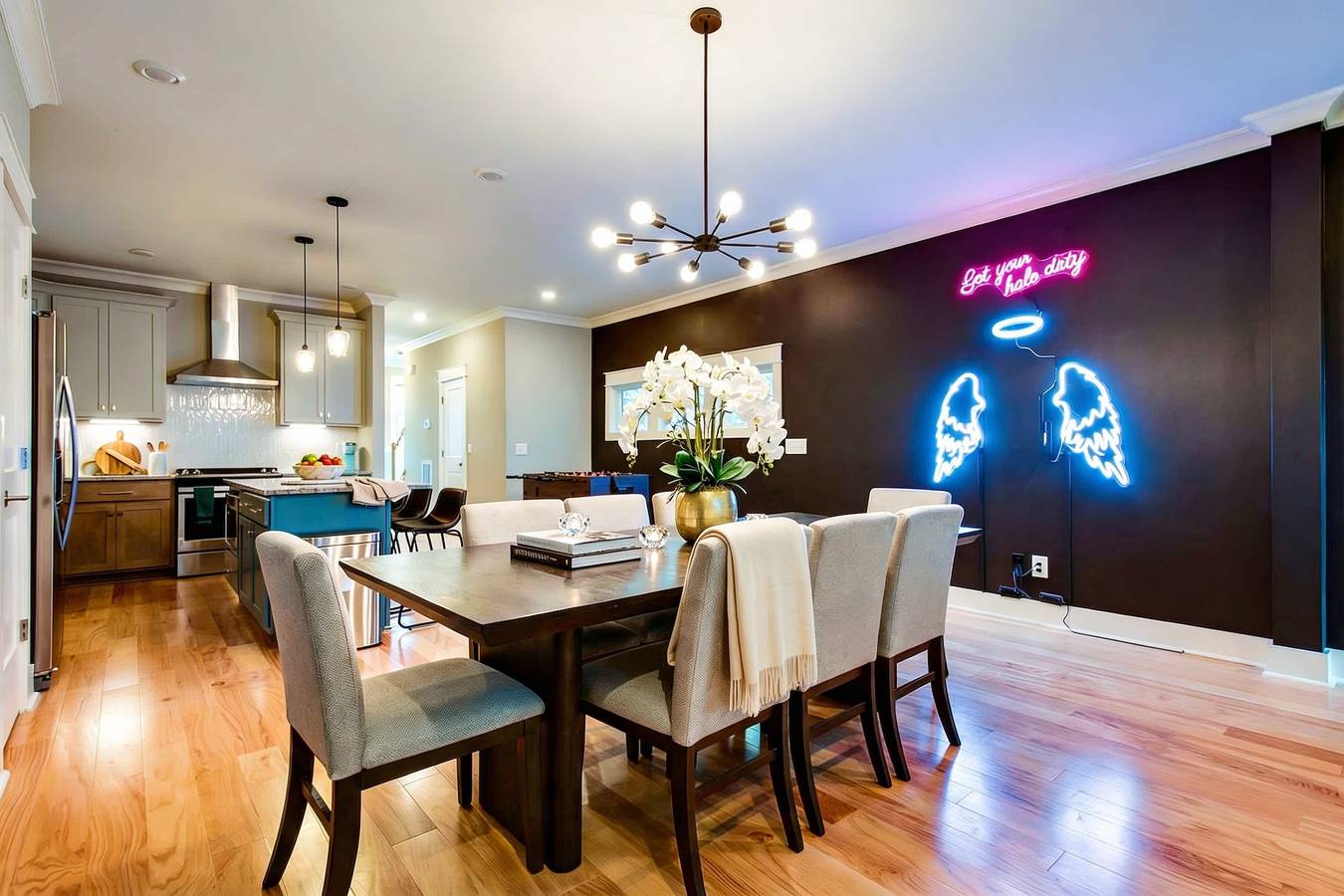 Booking Fast 12 Beds-Large Yard in Nashville, Tennessee