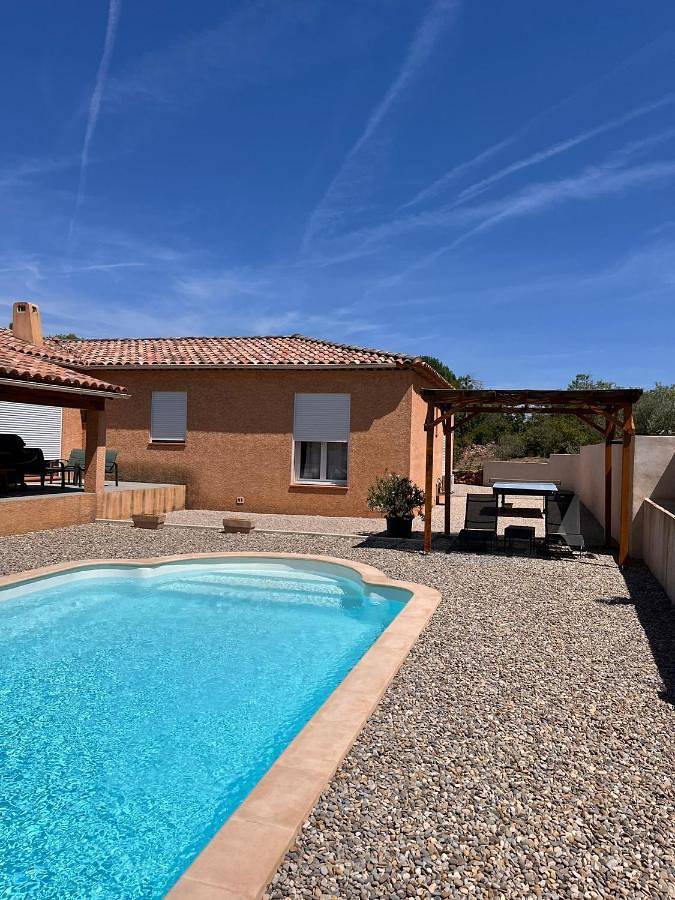 Location de vacances pour 3 personnes, avec jardin ainsi que piscine et vue à Saint-Maximin-la-Sainte-Baume - 3