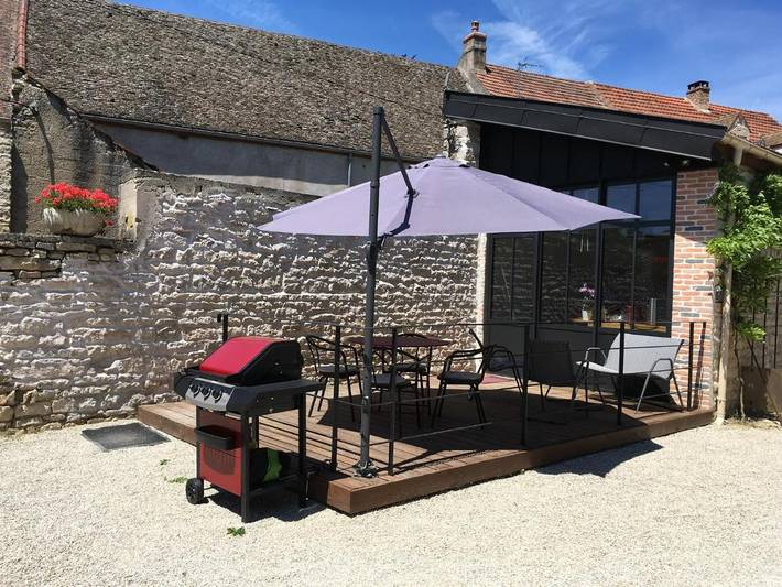 Gîte pour 6 personnes, avec terrasse à Corcelles-les-Arts