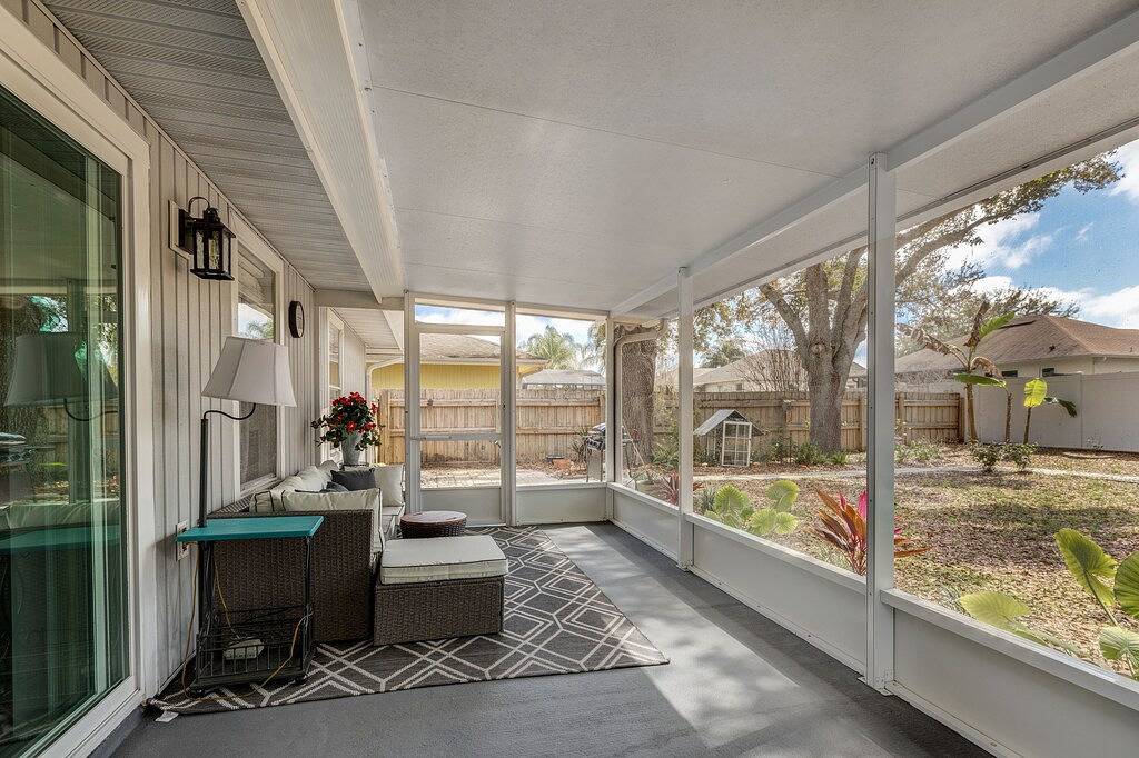 Newley Remodeled and Furnished, Cozy House 5 Minutes From Downtown! in Mount Dora, Lake County