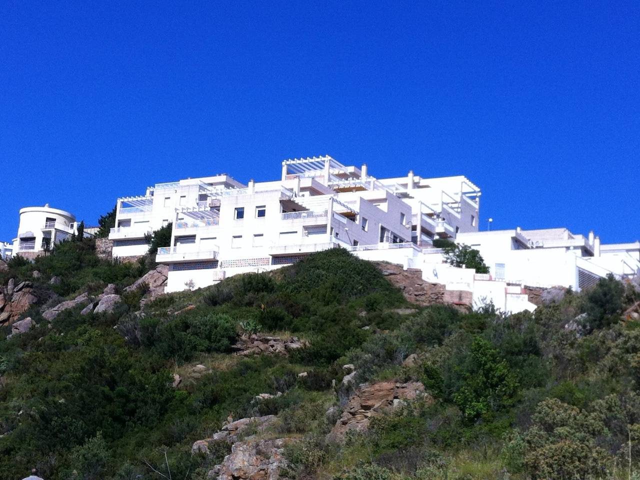 Entire apartment, Comfortable 3-bedroom apartment with air conditioning, terrace and pool in Roses in Roses, Upper Empordà