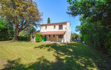 Location de vacances pour 12 personnes, avec jardin ainsi que terrasse et piscine à Moriani-Plage