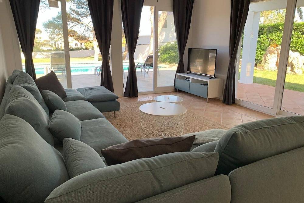 Villa with direct access to Cala n'Brut in Noria Riera, Es Castell