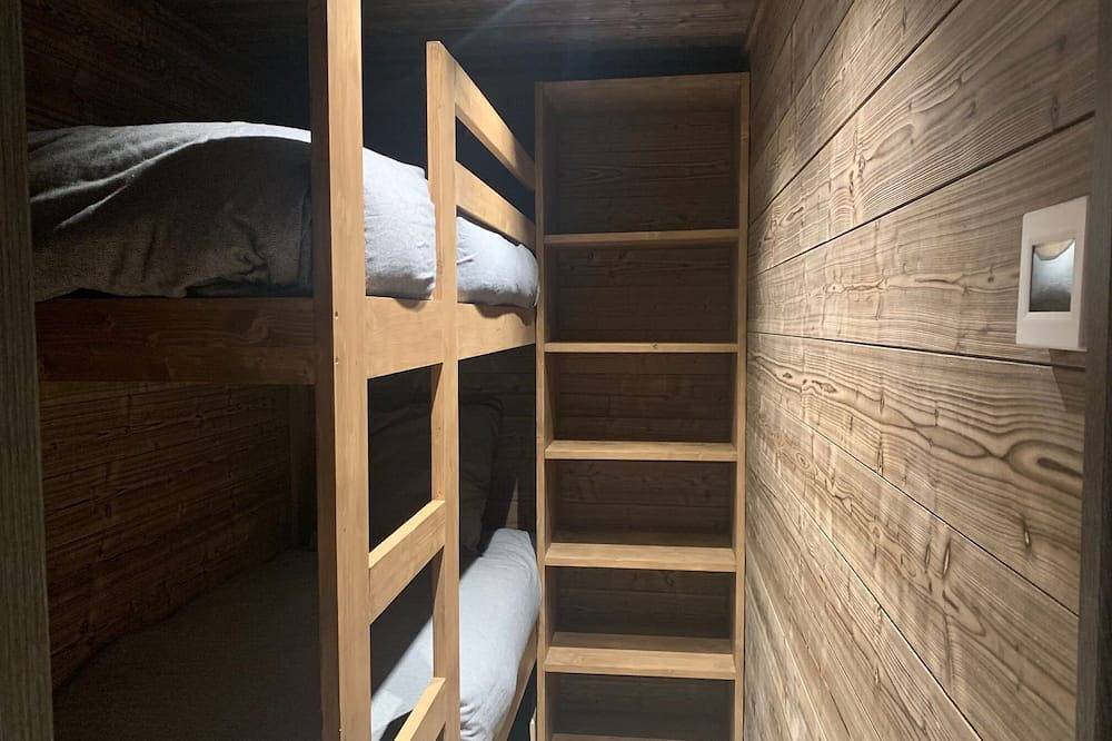 Entire apartment, Val Thorens, south-facing apartment, hyper center, ski-in ski-out in Val Thorens, Les Trois Vallées