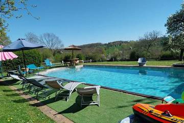 Gîte pour 14 personnes, avec piscine à Fauguernon