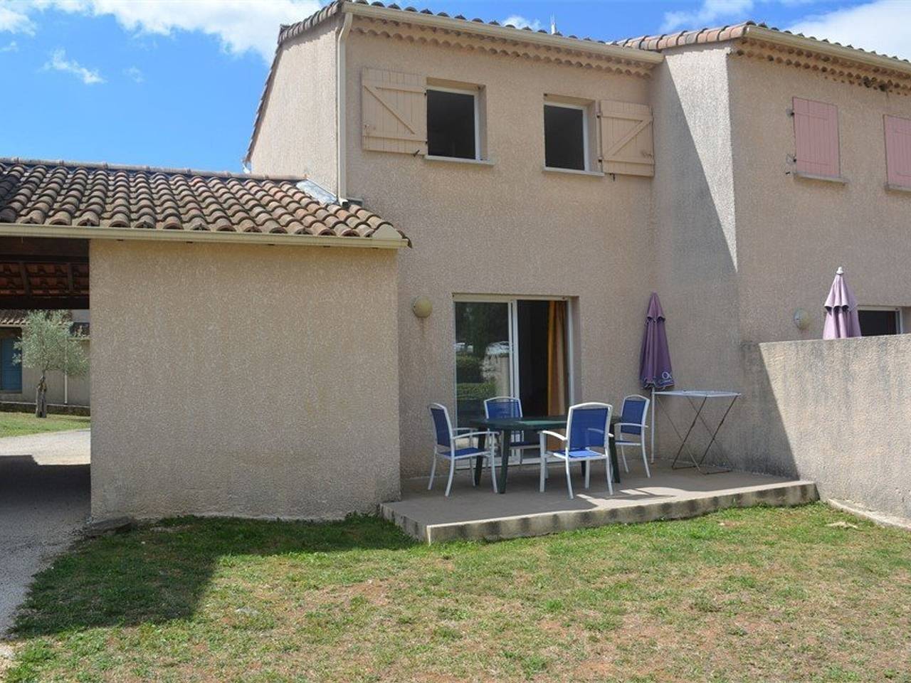 Gemütliches Ferienhaus mit 3 Zimmern, Terrasse und Pool in Salavas, 6 Schlafplätze, haustierfreundlich. in Salavas, Ardèche