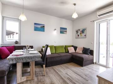 Ferienwohnung für 4 Personen, mit Garten und Terrasse in Pakostane
