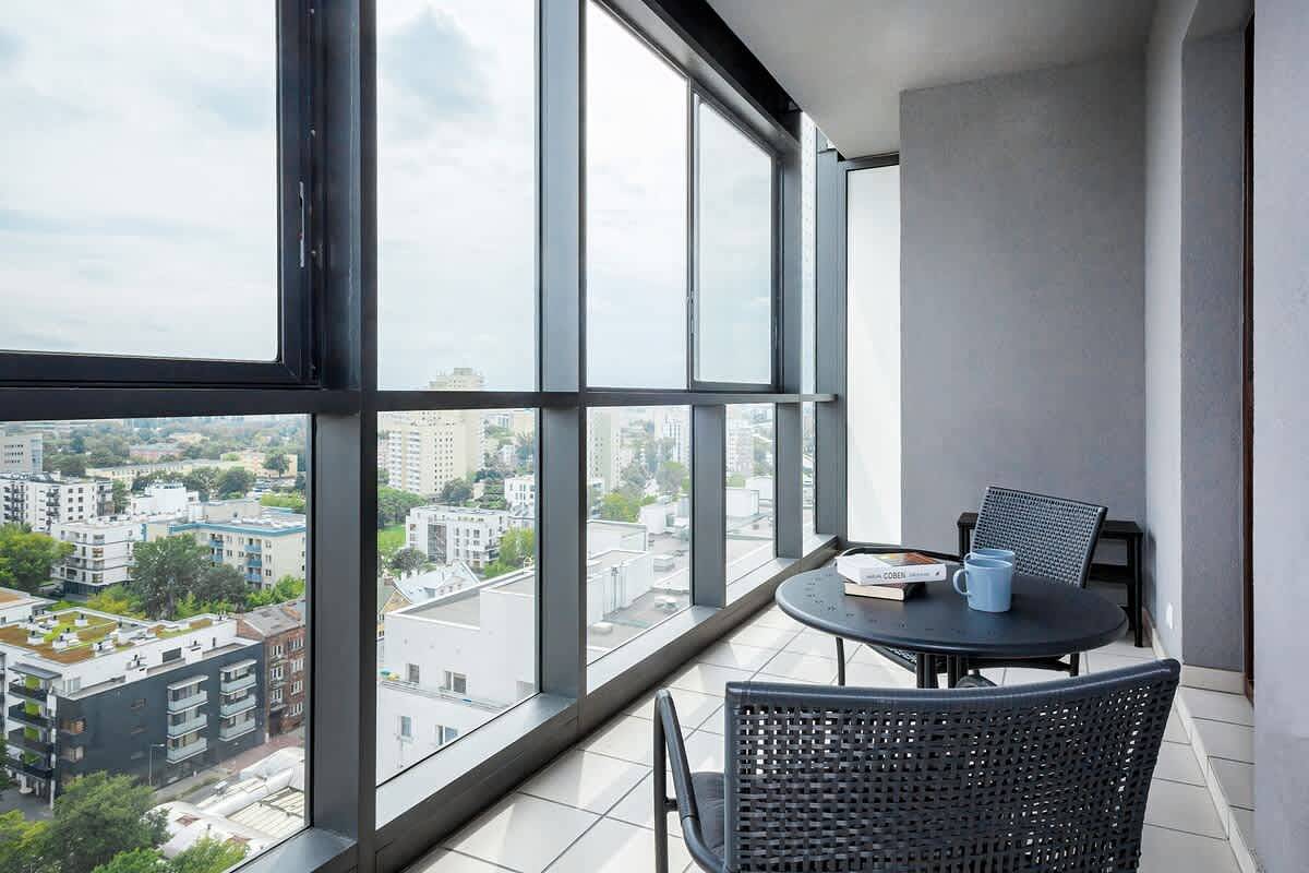 Ganze Wohnung, Spacious Apartment | City View, Balcony, Parking in Warschau, Masowien