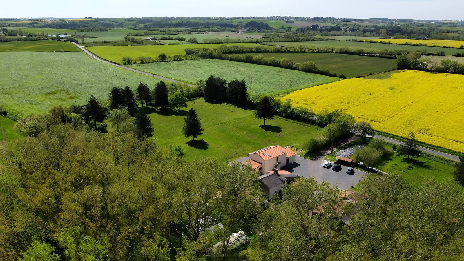 Gite La petite Hugrie: Casa rural con vistas y spa en plena naturaleza in Saint-Florent-le-Vieil, Región de Cholet