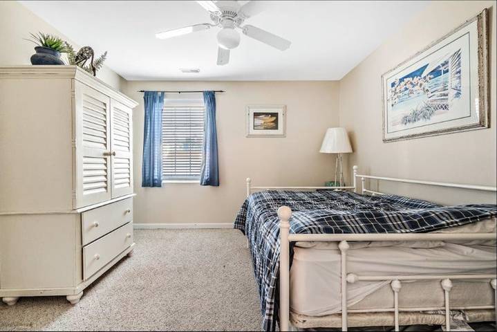 Vacation rental for 13 people, with balcony and pool, with pets in Wildwood