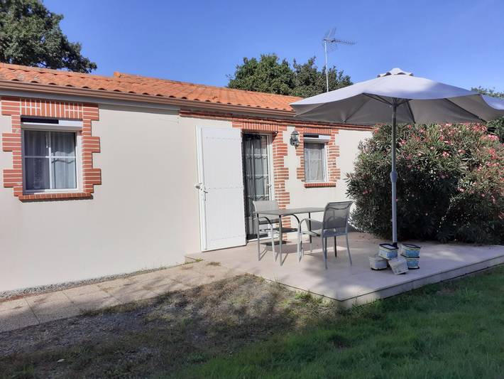 Gîte pour 2 personnes, avec Jacuzzi ainsi que Terrasse et Jardin