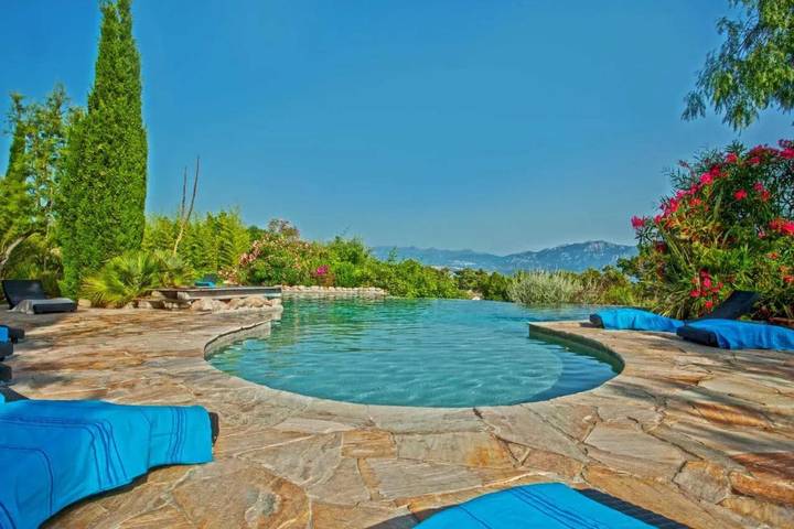 Maison de vacances pour 4 personnes, avec piscine et terrasse à Olmeto