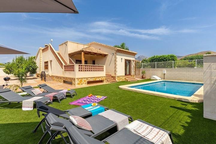 Villa pour 6 personnes, avec piscine et jardin à Busot