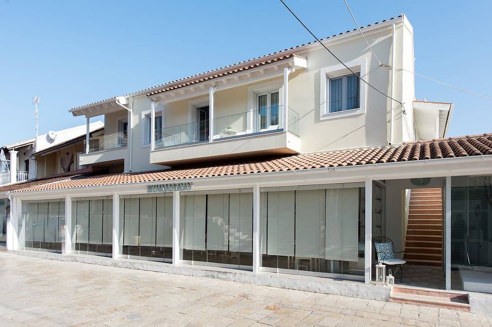 Entire apartment, Elegant two-bedroom apartment in Kassiopi in Kassiopi, Corfu