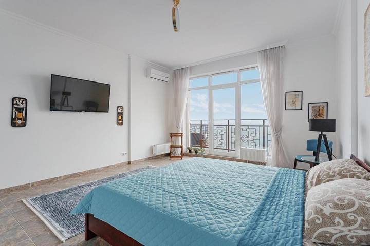 Apartamento para 4 personas, con Balcón además de Jardín y Vistas en Odesa